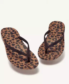FitFlop IQUSHION Leopard-Print Ergonomic Flip-Flops