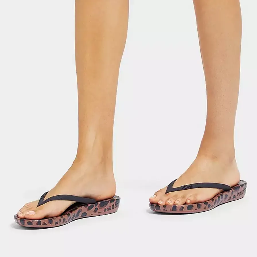 FitFlop IQUSHION Leopard-Print Ergonomic Flip-Flops